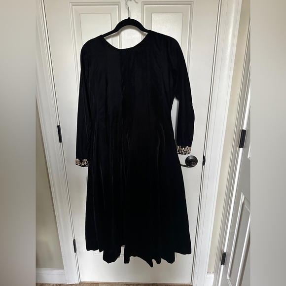 Pakistani clothes- Velvet outfit - Picture 6 of 14